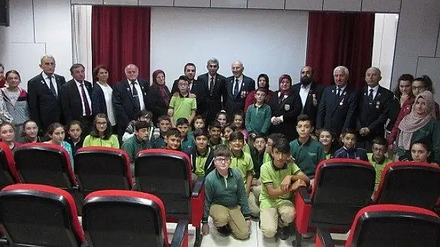 Gazilerimizden Merkez Ortaokulu'na anlamlı ziyaret