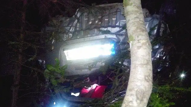 Otomobil uçuruma uçtu 1 ölü, 3 yaralı