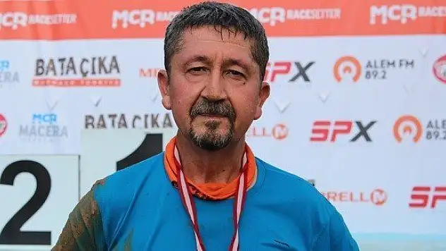 Rıdvan Şükür, Çamurda Bata Çıka Koştu