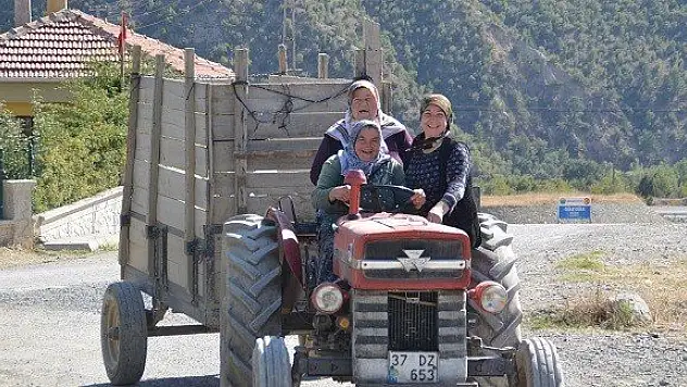 Bu köyde işler tersine dönmüş