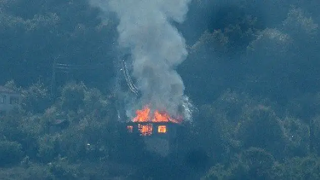 Hamidiye Köyünde Bir Ev Yandı