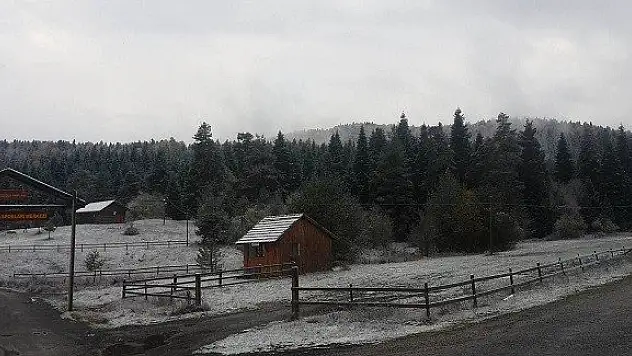 Suğla yaylasına yılın ilk karı düştü