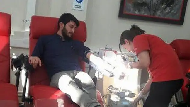 Ak Gençlik'ten kan bağışı