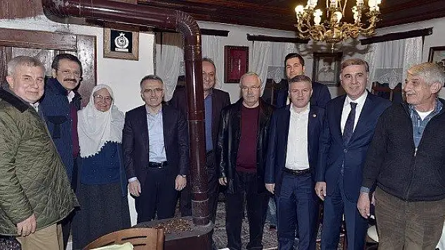 Bakan Ağbal'ın elinden 'kestane kebap'