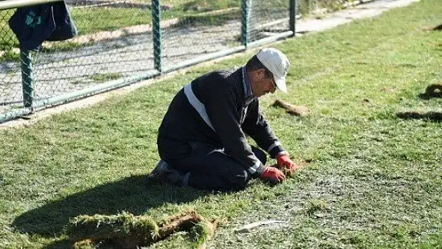 İsmail Dikmenli Tesisleri'nde çim saha tamamlandı