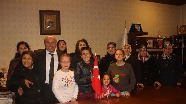 Engelli aileleri Arslan'ı ziyaret etti