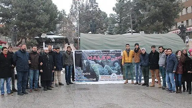 Halep'e yardım ederken gözyaşlarını tutamadı