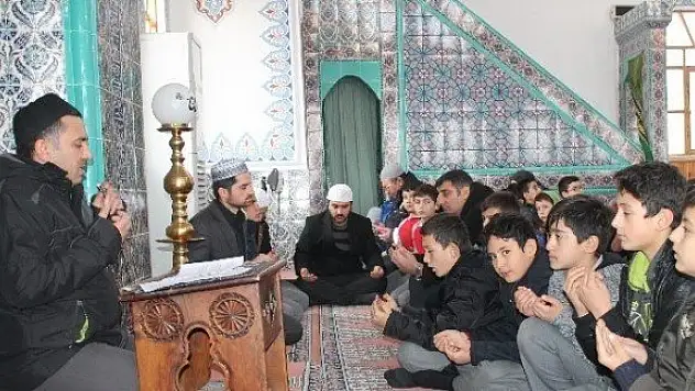 Öğrenciler şehitler için Hatim-i şerif okudu