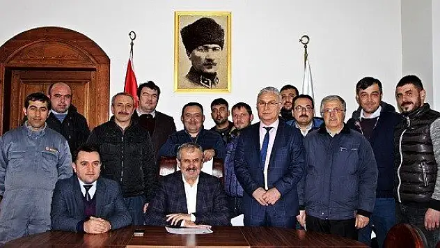 Başkan'dan belediye personeline takdirname