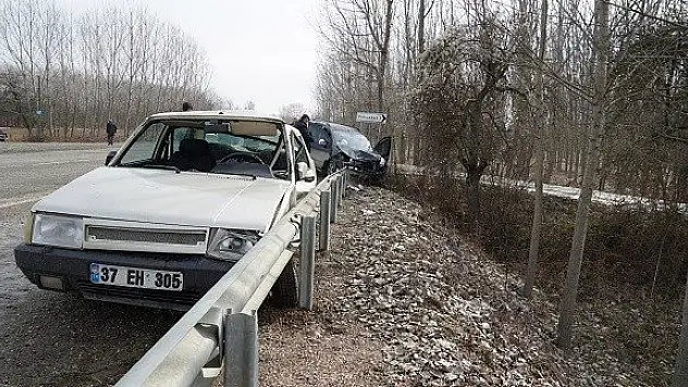 Cenaze yolunda kaza: 1'i ağır 3 yaralı
