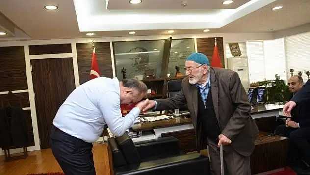 Huzurevi sakininden Başkan Babaş'a teşekkür ziyareti