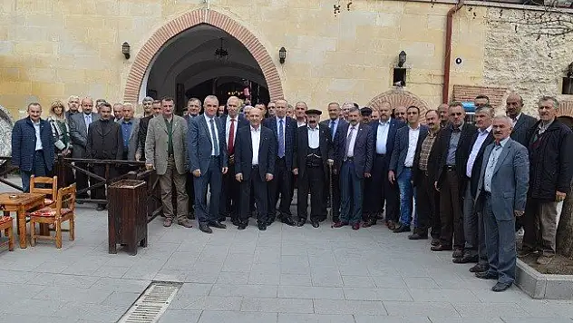 Kartal Belediye Başkanı Öz muhtarlarla bir araya geldi