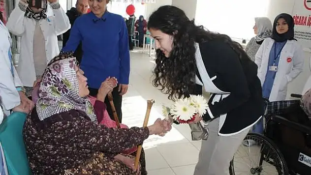 Huzurevi sakinlerinin Yaşlılar Gününü kutladılar