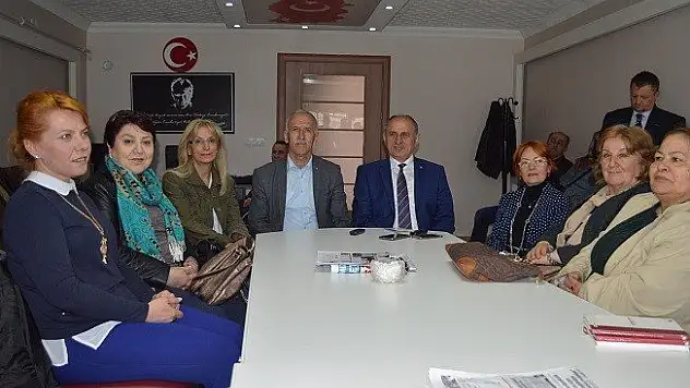 CHP'li Çiçek:'Cumhuriyetin içini boşaltmalarına müsaade etmeyeceğiz'