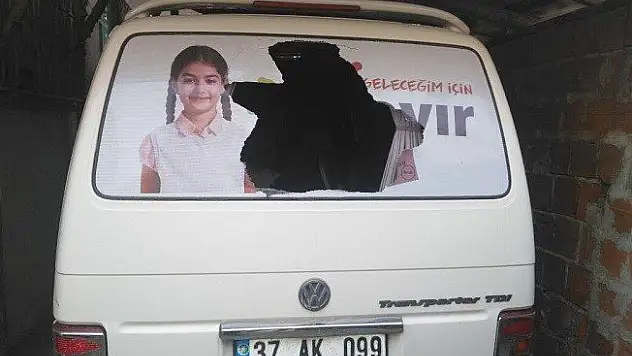 CHP'nin referandum aracına çirkin saldırı