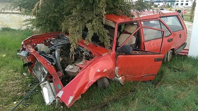 Gezmeye çıkan aile geçirdikleri kazada ölümden döndü