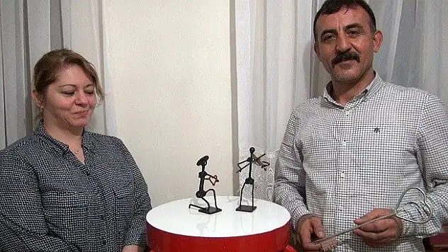 Hurda metallerden eşine hediye yaptı
