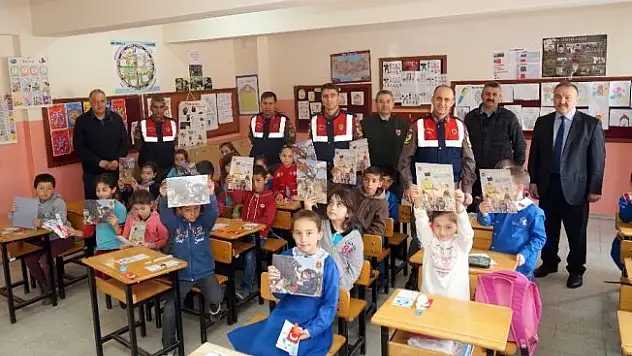Jandarma, 23 Nisan'da çocukları unutmadı
