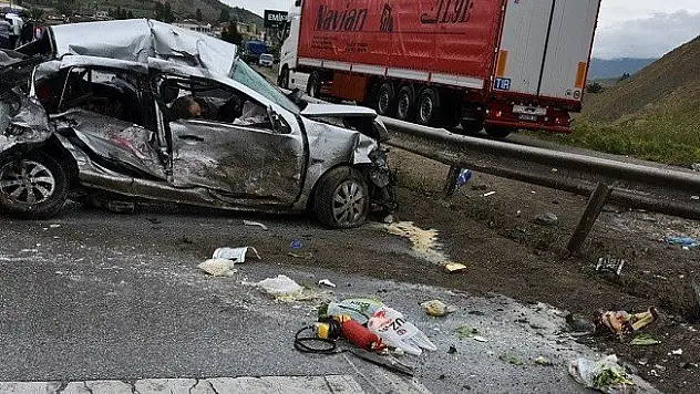 3 kişinin öldüğü kaza güvenlik kamerasında!