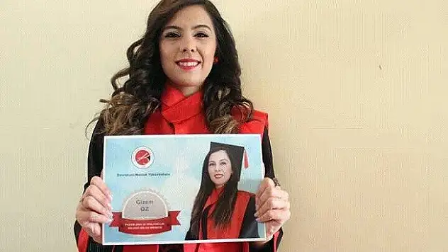 Hem 3 üniversite birden okudu hem de bölüm birincisi