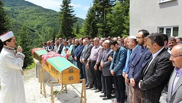 Kuzenler yan yana toprağa verildi