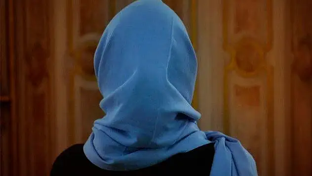 AİHM'den başörtülü öğrencileri engelleyen profesöre ret