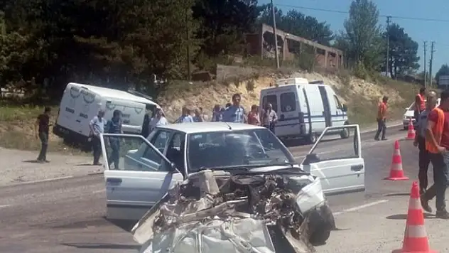 Cenaze arabası kaza yaptı: 1 ölü