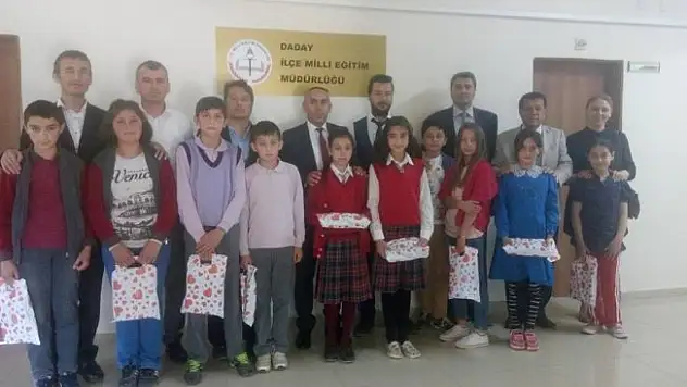 Daday'da en çok kitap okuyan öğrenciler ödüllendirildi