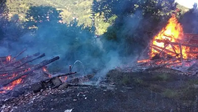 Kastamonu'da üç aile bayram günü evsiz kaldı