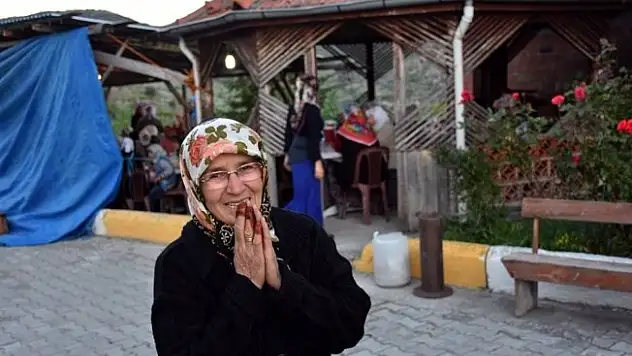 Kıbrıs Gazisi eşi için, köyde 500 kişiye iftar verdi