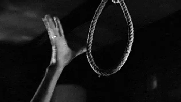 Sahur vakti iple kendisini asarak intihar etti