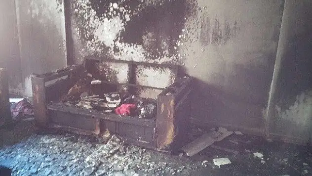 Şarjda unutulan telefon evi küle çevirdi 