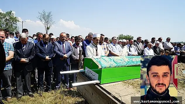 Kazada hayatını kaybeden genç gazeteci, toprağa verildi