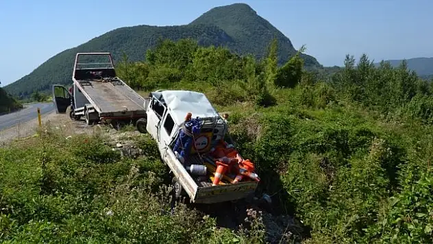 Freni patlayan kamyonet uçuruma yuvarlandı: 2'si ağır, 4 yaralı