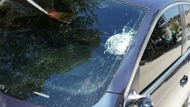 Karşıya geçmek isteyen kadına otomobil çarptı: 1 ölü