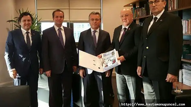 Mektup ve gazeteler Beştepe'de