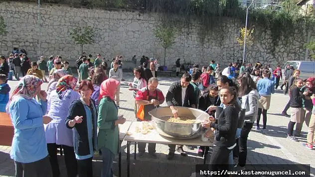 Merkez Ortaokulu'ndan geleneksel aşure etkinliği