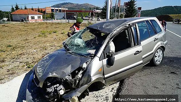 Refüjdeki levhaya çarpan polis memuru yaralandı