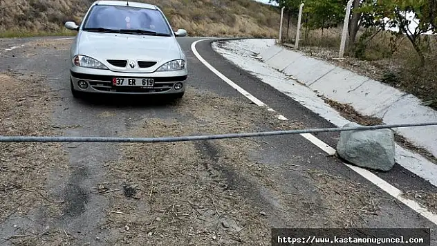 &quotTapulu arsam&quot dediği köy yolunu demir borularla kapattı.