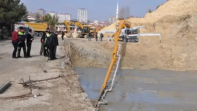 Beton pompasının kopan borusunun çarptığı işçi öldü