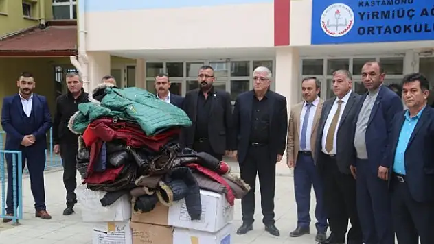 Kastamonu'da öğrencilere mont ve bot yardımı