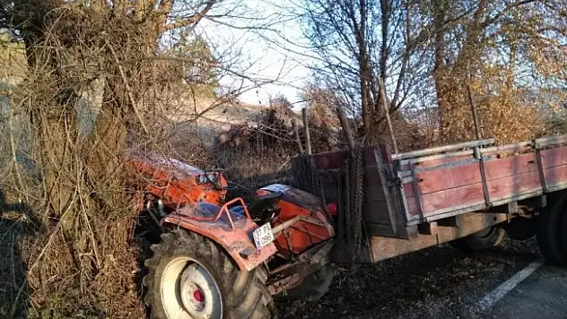 Kastamonu'da traktör ile otomobil çarpıştı: 2 yaralı
