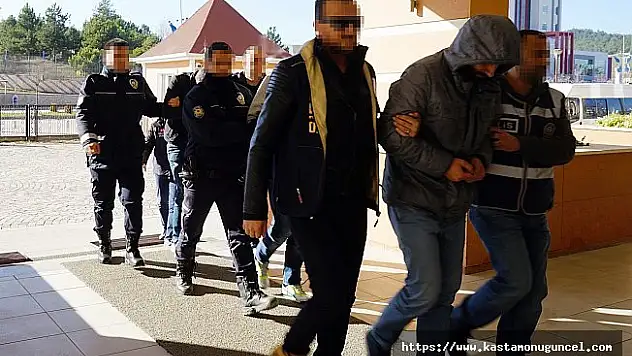 ATM'lere kopyalama cihazı yerleştiren 4 kişi tutuklandı