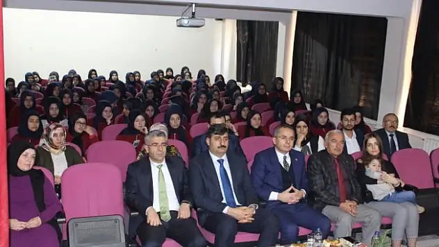 İmam Hatip öğrencilerinin 'Mustafa Kutlu' paneli