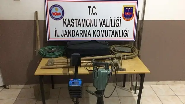 İzinsiz kazı yapan 4 kişi, gözaltına alındı