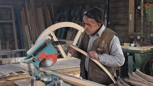 Köydeki marangozlar teknolojiye yenik düştü