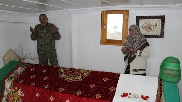 Türbenin 18 yıldır gönüllü bekçiliğini yapıyorlar