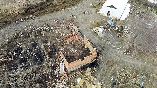 Bir traktör odunla, 5 cesedi yok etmeye çalışmışlar