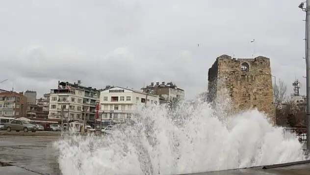 Karadeniz'de fırtına