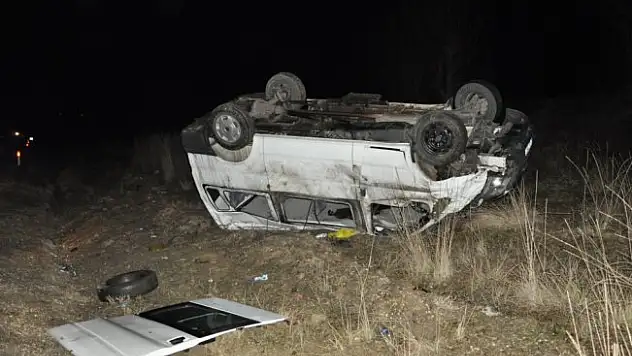 Cenazeye gidenleri taşıyan minibüs devrildi: 1 ölü, 11 yaralı